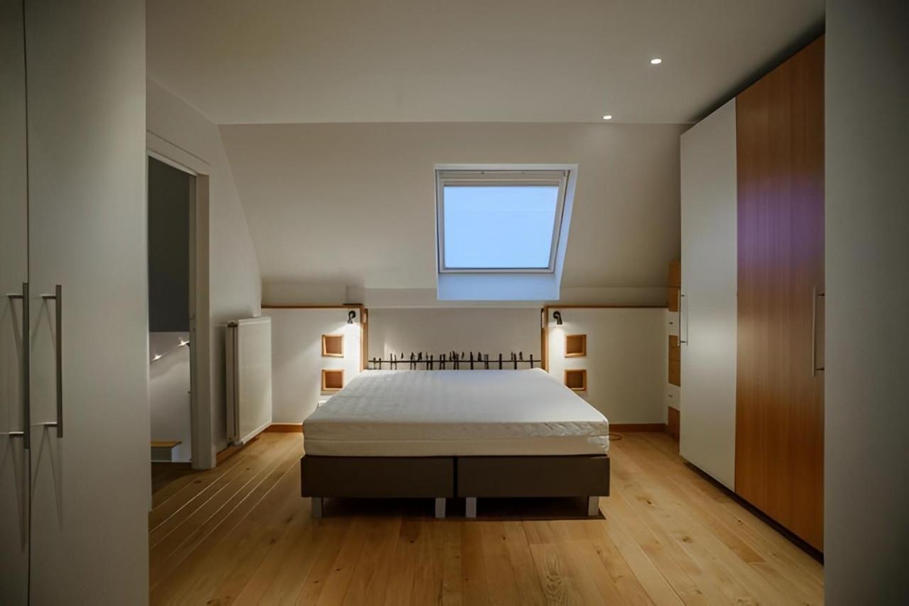 Big And Comfortable Triplex In Knokke Bagian luar foto